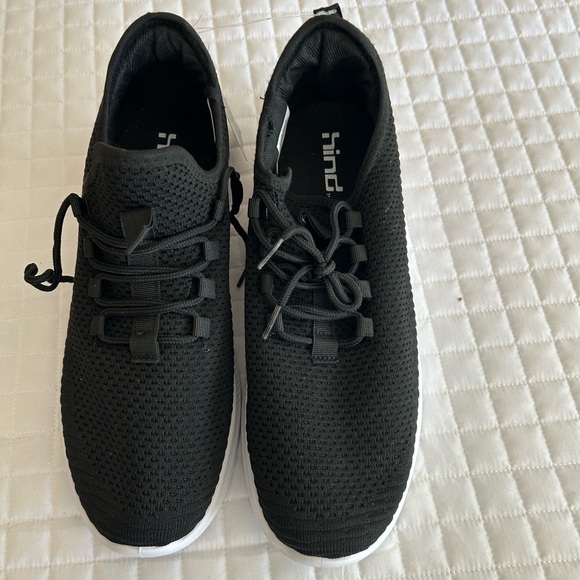 Men’s black tennis shoes by Hind red and white accents just to add little flair - Picture 6 of 6